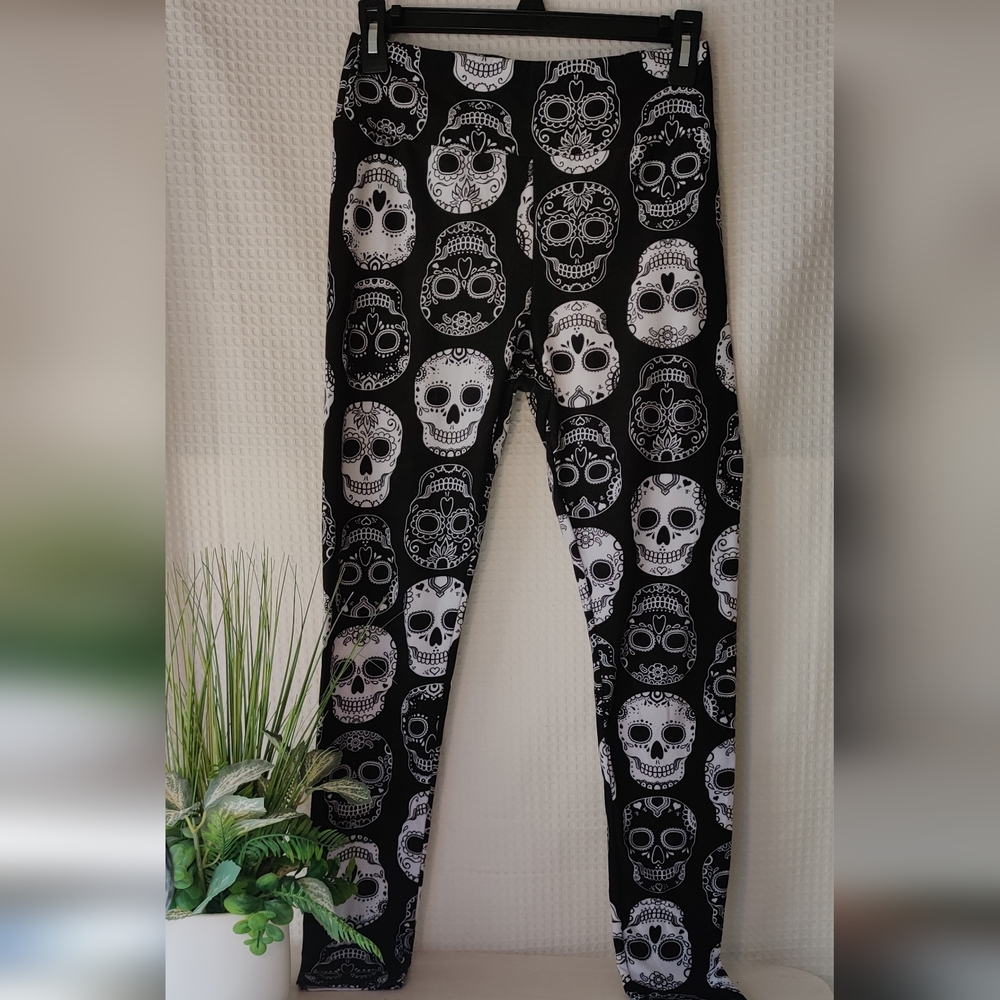 No Boundaries Day of the Dead Black and White Leggings Size Juniors M(7-9)